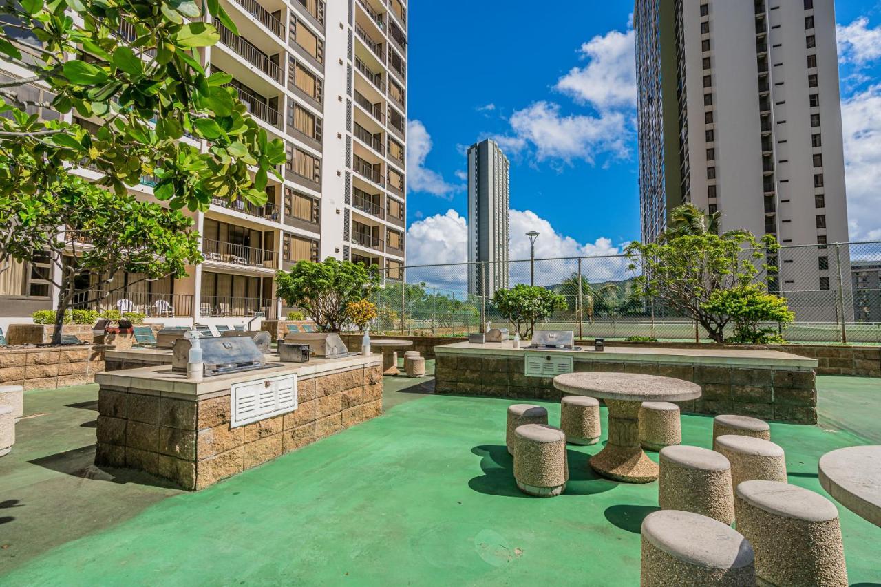 Free Parking, Pool, Sauna, Spa, Wifi, Bbq, Ac - Waikiki Banyan Honolulu Eksteriør bilde