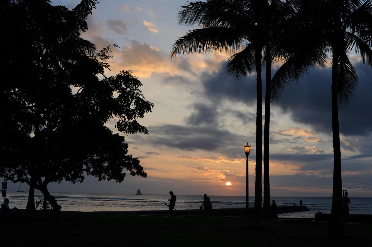 Free Parking, Pool, Sauna, Spa, Wifi, Bbq, Ac - Waikiki Banyan Honolulu Eksteriør bilde