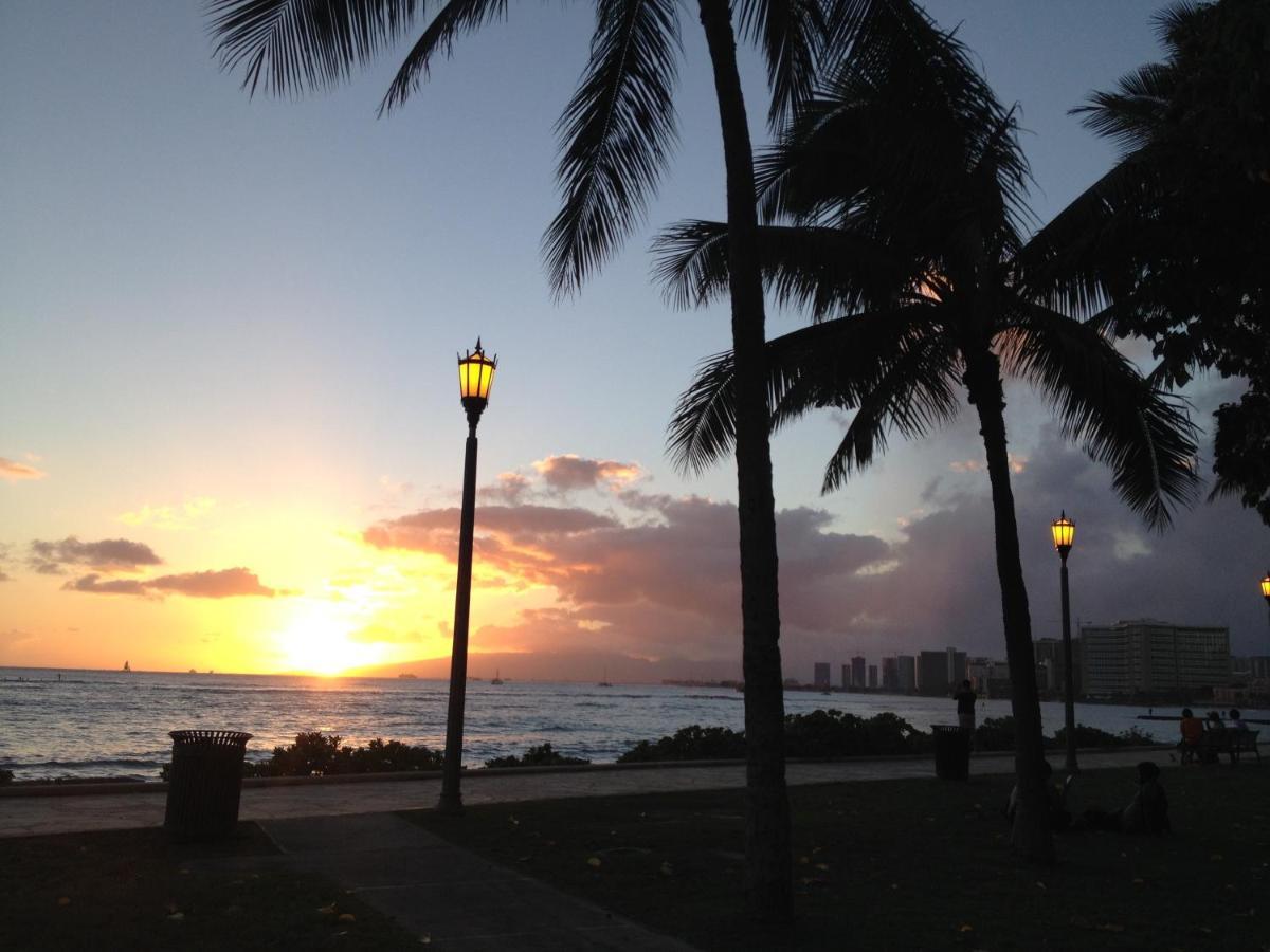 Free Parking, Pool, Sauna, Spa, Wifi, Bbq, Ac - Waikiki Banyan Honolulu Eksteriør bilde